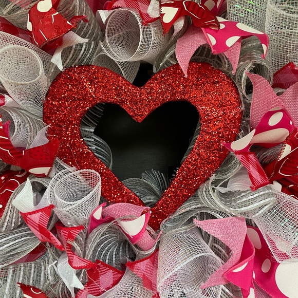 Valentine’s Day Hearts Wreath - Picture 3 of 5